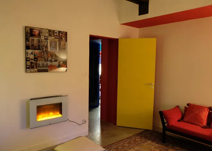 La Maison Jaune A La Janaie